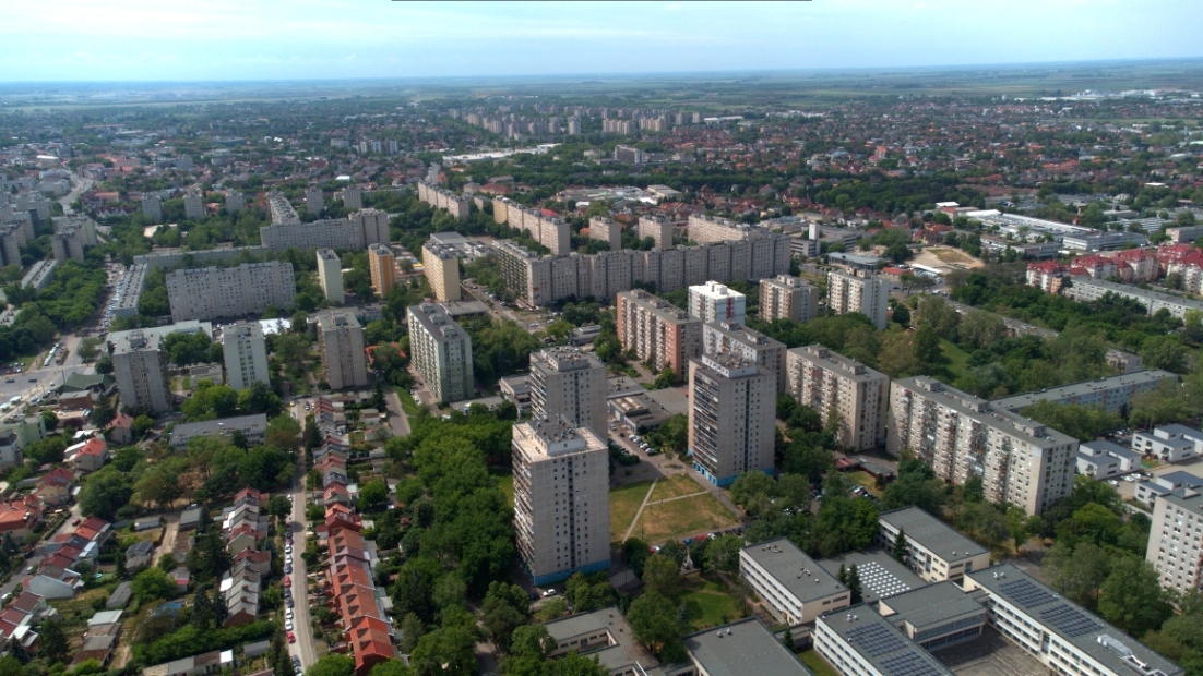 Debrecen lakótelepi látképe felülről